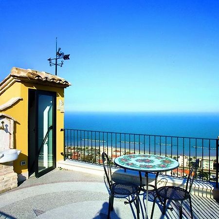 B&B La Torretta Sul Borgo กรอตตัมมาเร ภายนอก รูปภาพ
