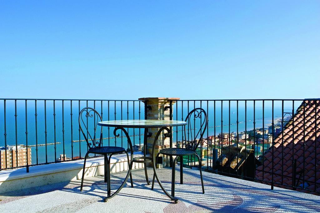 B&B La Torretta Sul Borgo กรอตตัมมาเร ภายนอก รูปภาพ