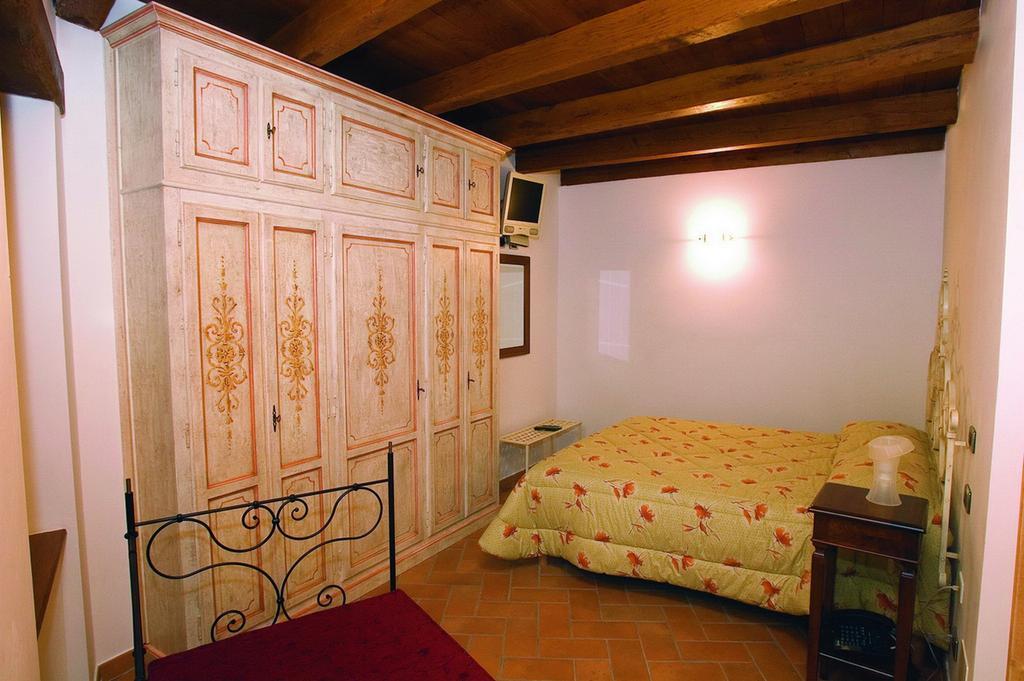 B&B La Torretta Sul Borgo กรอตตัมมาเร ห้อง รูปภาพ