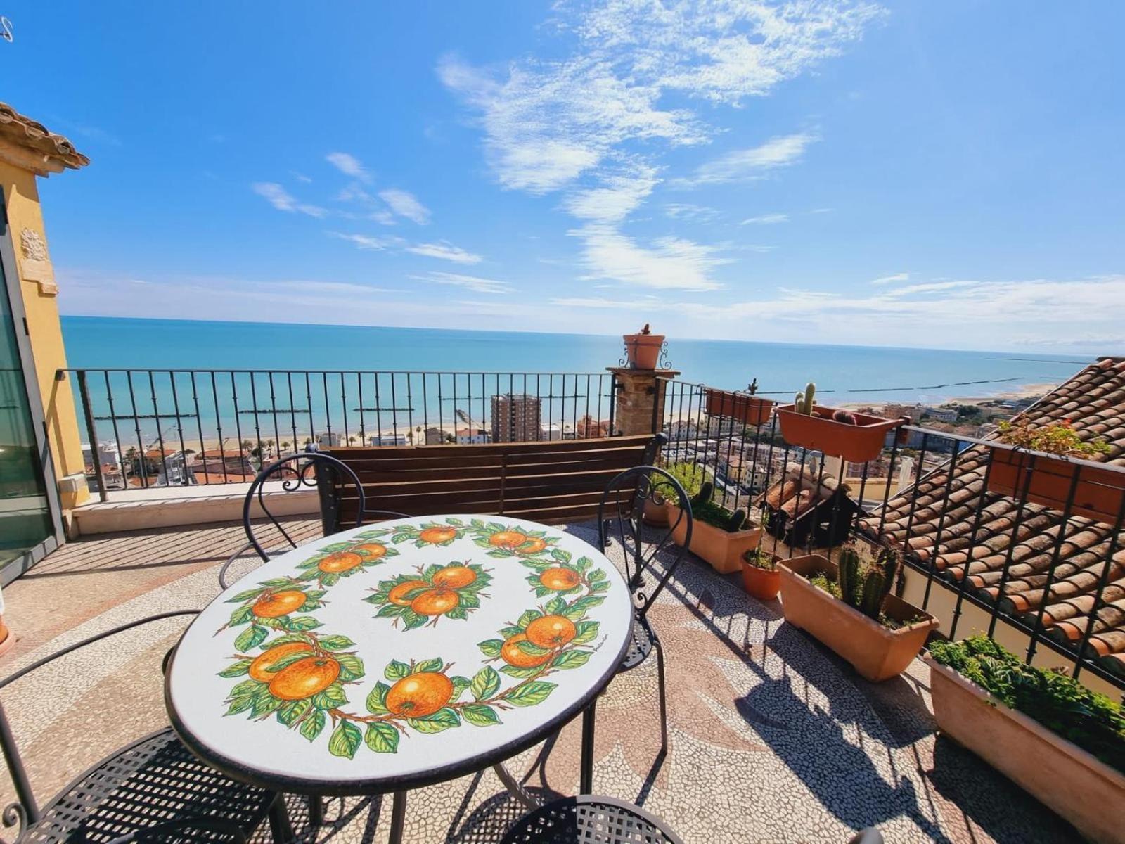 B&B La Torretta Sul Borgo กรอตตัมมาเร ภายนอก รูปภาพ