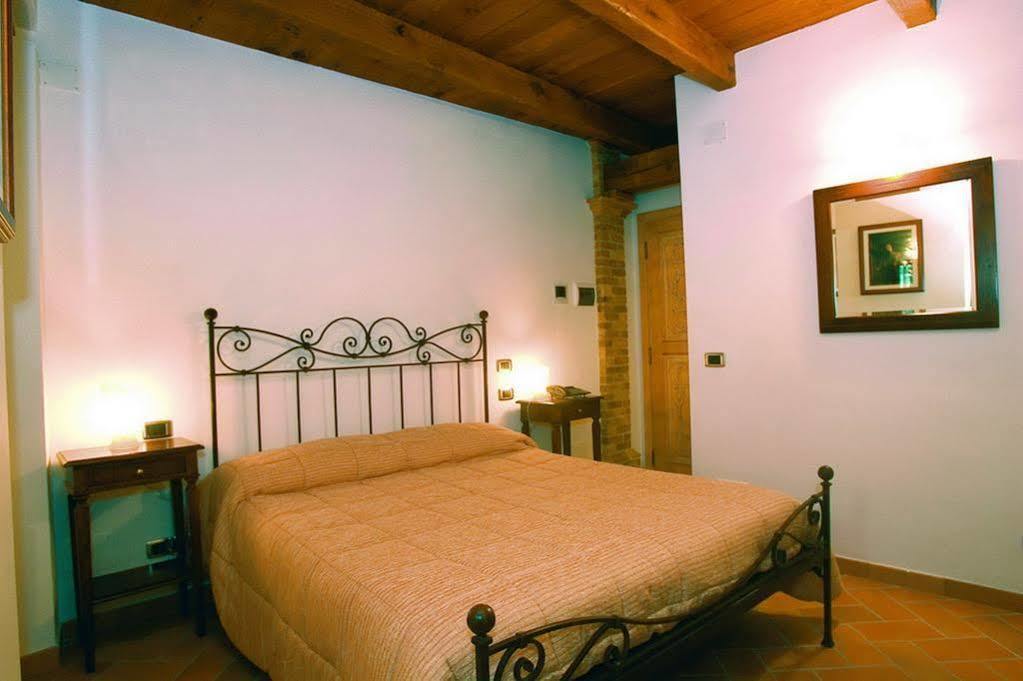 B&B La Torretta Sul Borgo กรอตตัมมาเร ภายนอก รูปภาพ